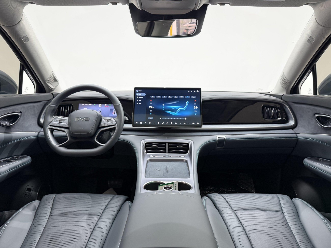BYD 07 DM-i 2025