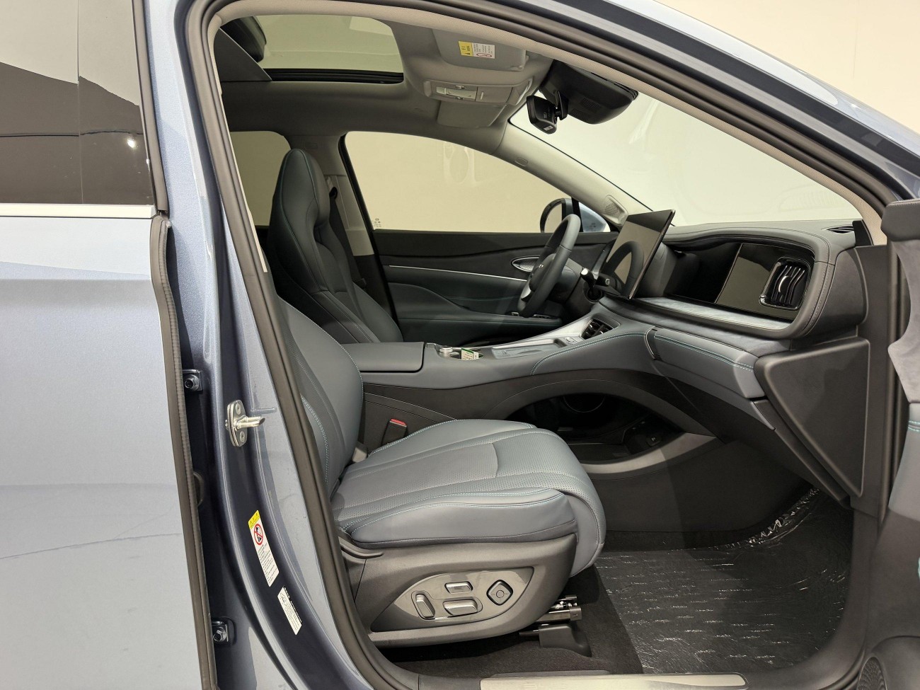 BYD 07 DM-i 2025