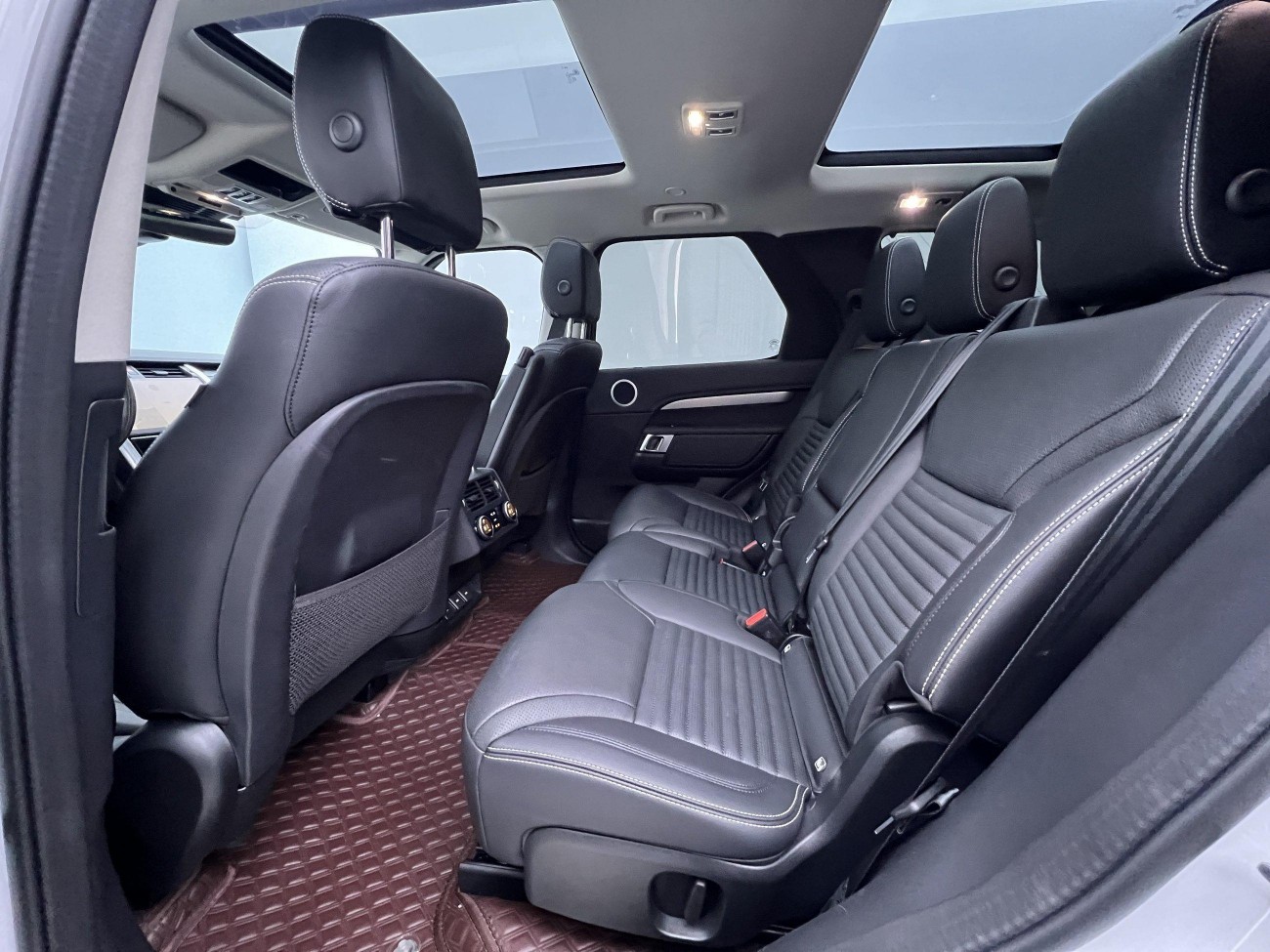 Land Rover Discovery 2023