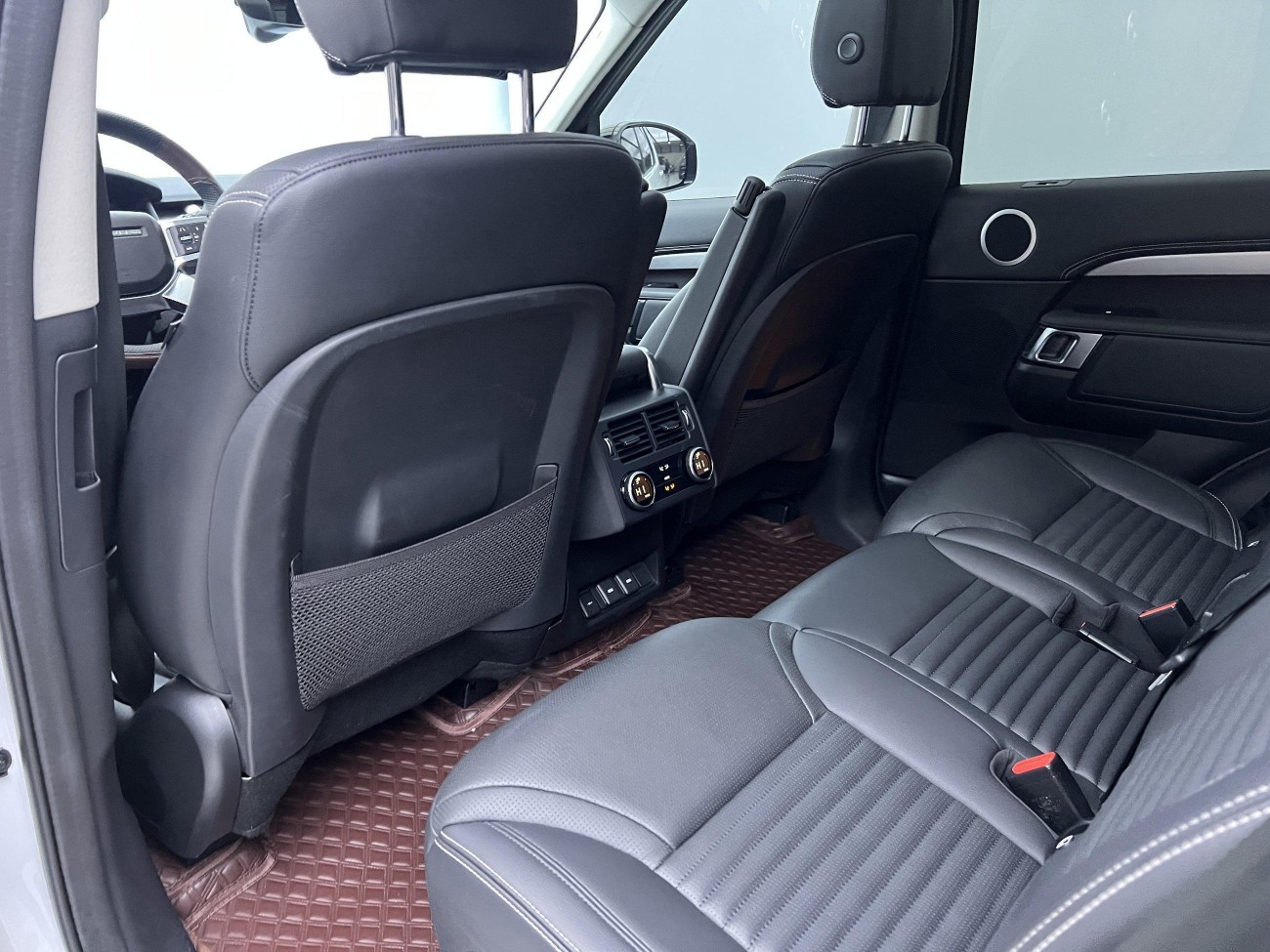 Land Rover Discovery 2023