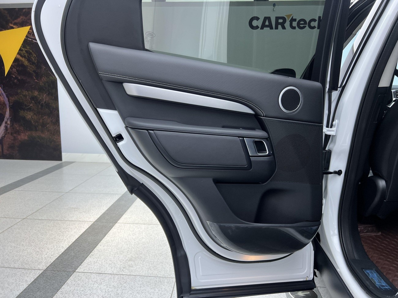 Land Rover Discovery 2023