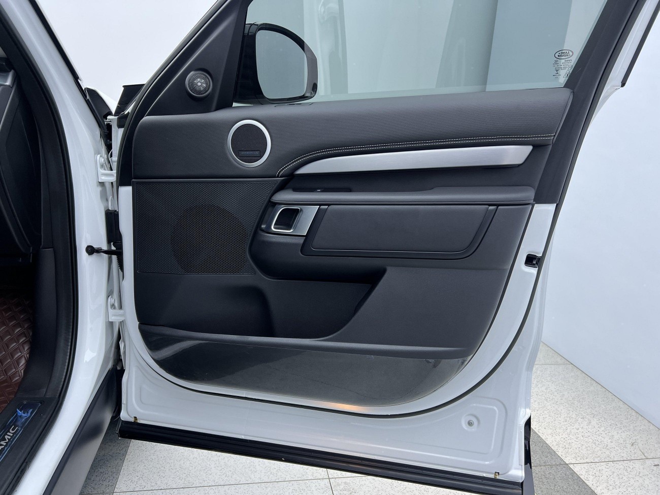 Land Rover Discovery 2023
