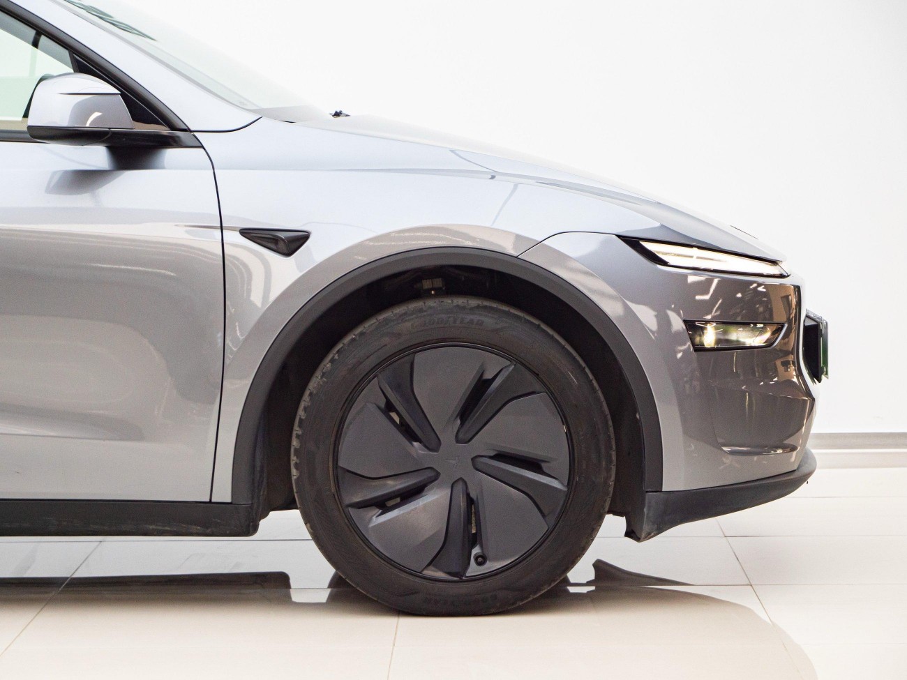 Tesla Model Y 2025