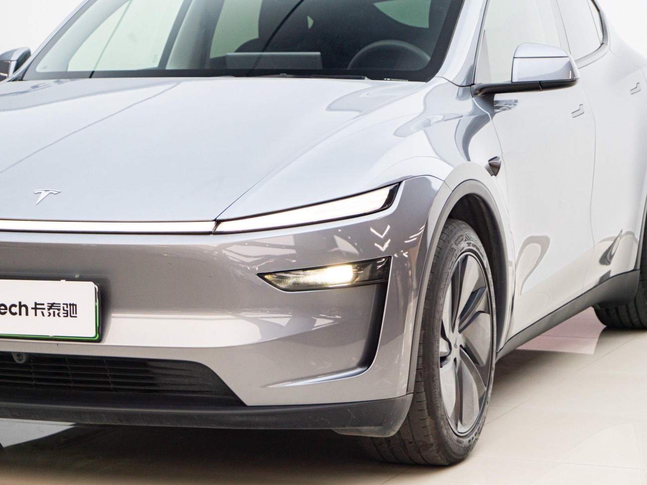 Tesla Model Y 2025