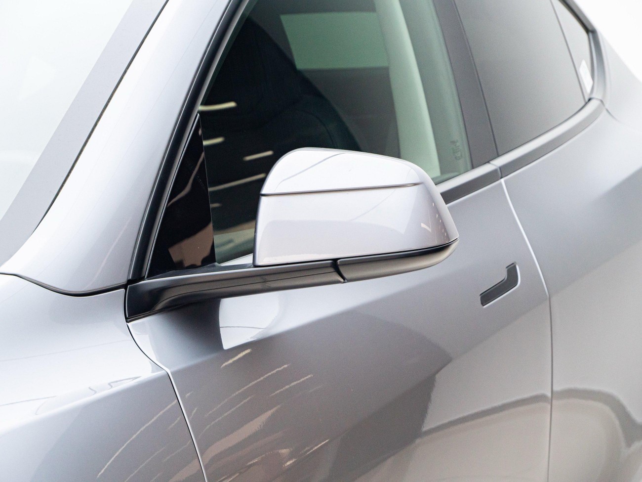 Tesla Model Y 2025