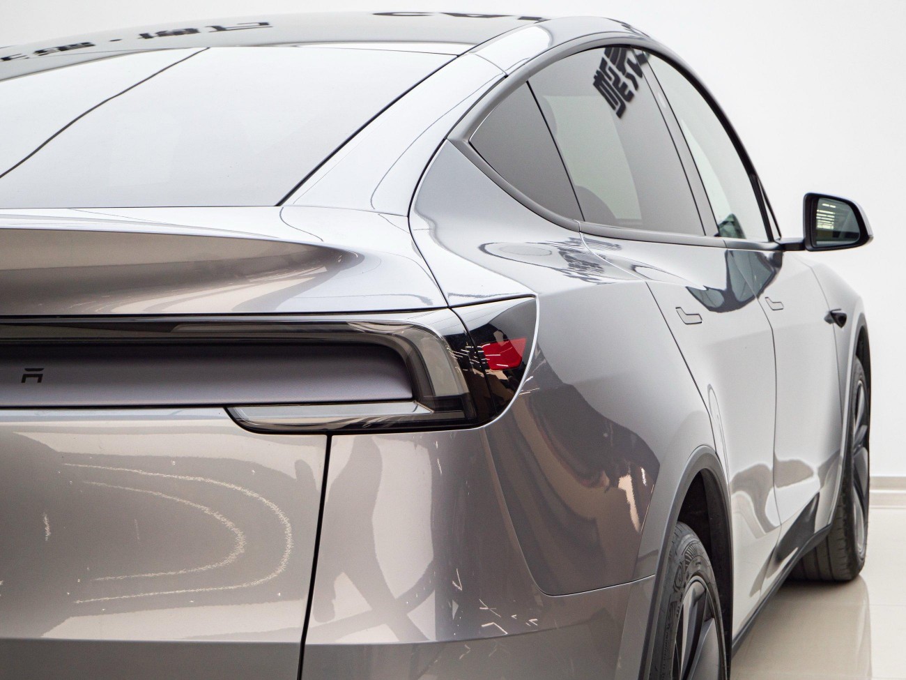 Tesla Model Y 2025