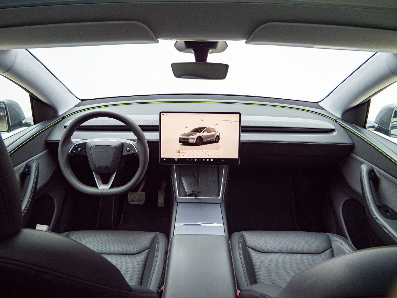 Tesla Model Y 2025