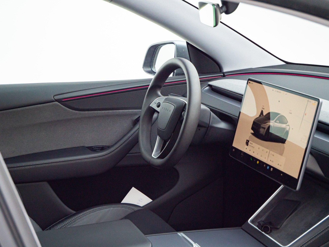 Tesla Model Y 2025
