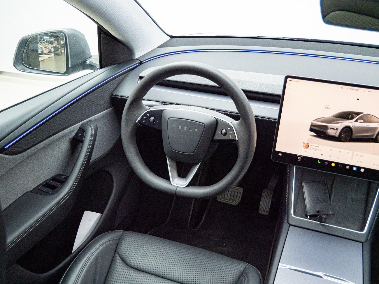 Tesla Model Y 2025