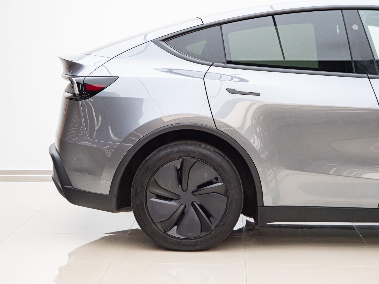 Tesla Model Y 2025