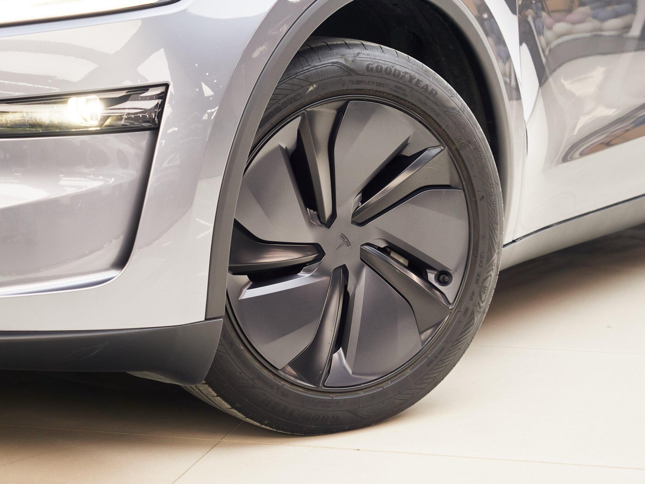 Tesla Model Y 2025
