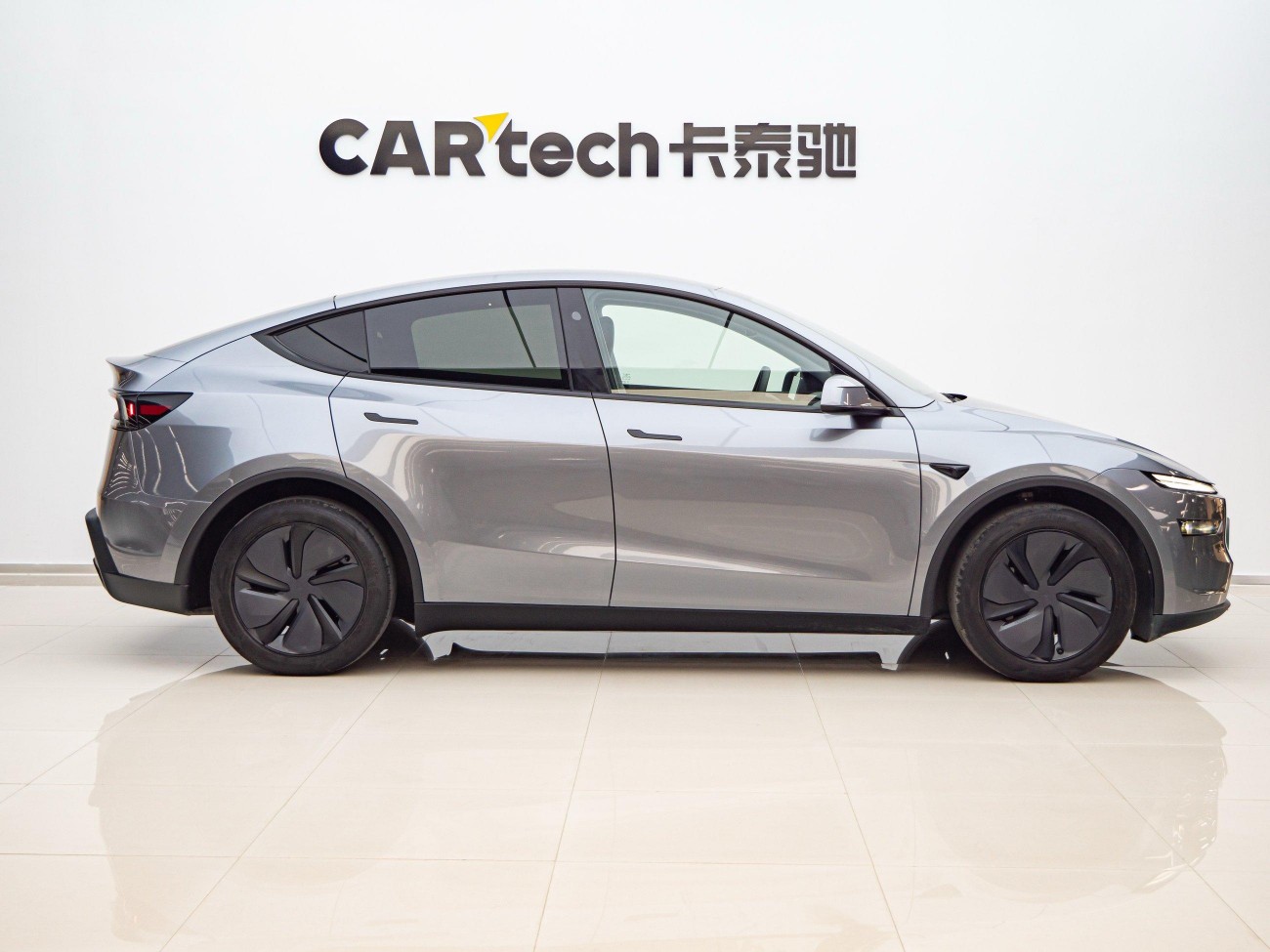 Tesla Model Y 2025