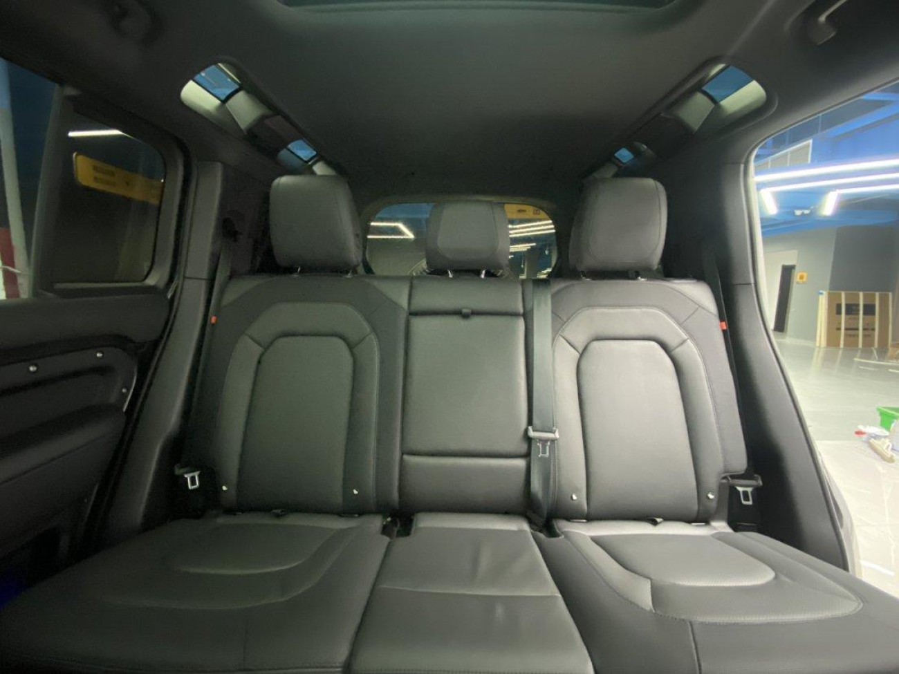 Land Rover Defender 2023