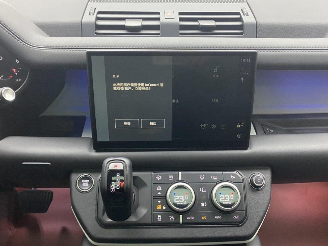 Land Rover Defender 2023