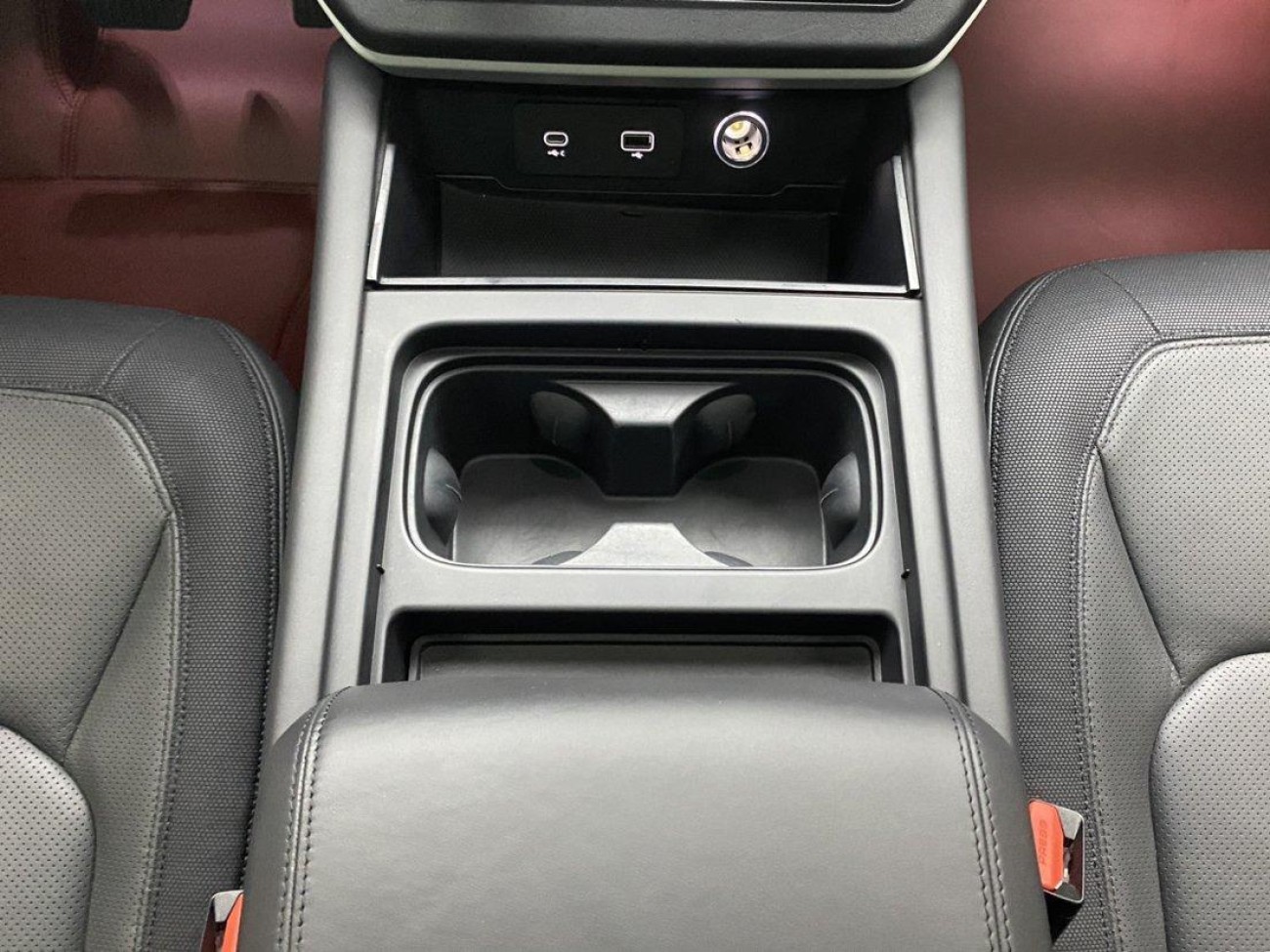 Land Rover Defender 2023