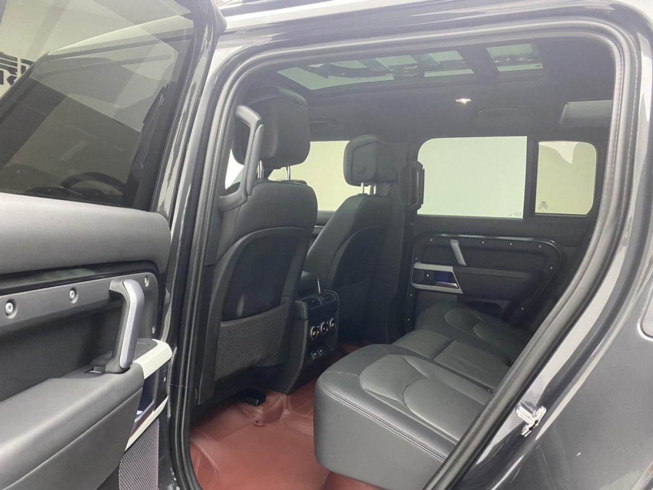 Land Rover Defender 2023
