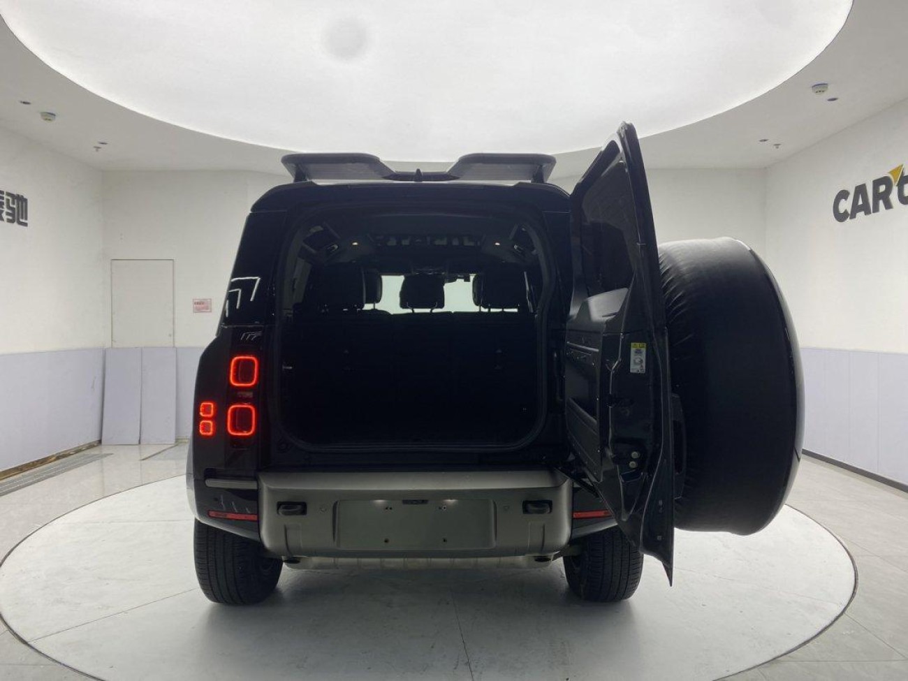 Land Rover Defender 2023