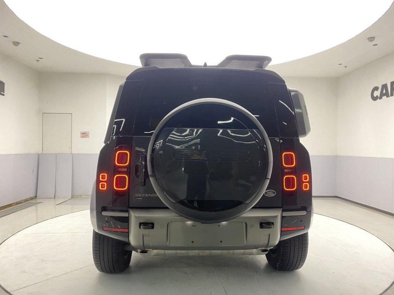 Land Rover Defender 2023