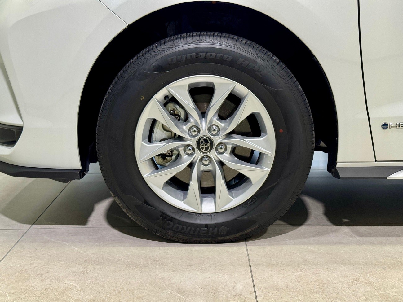 Toyota Granvia 2024