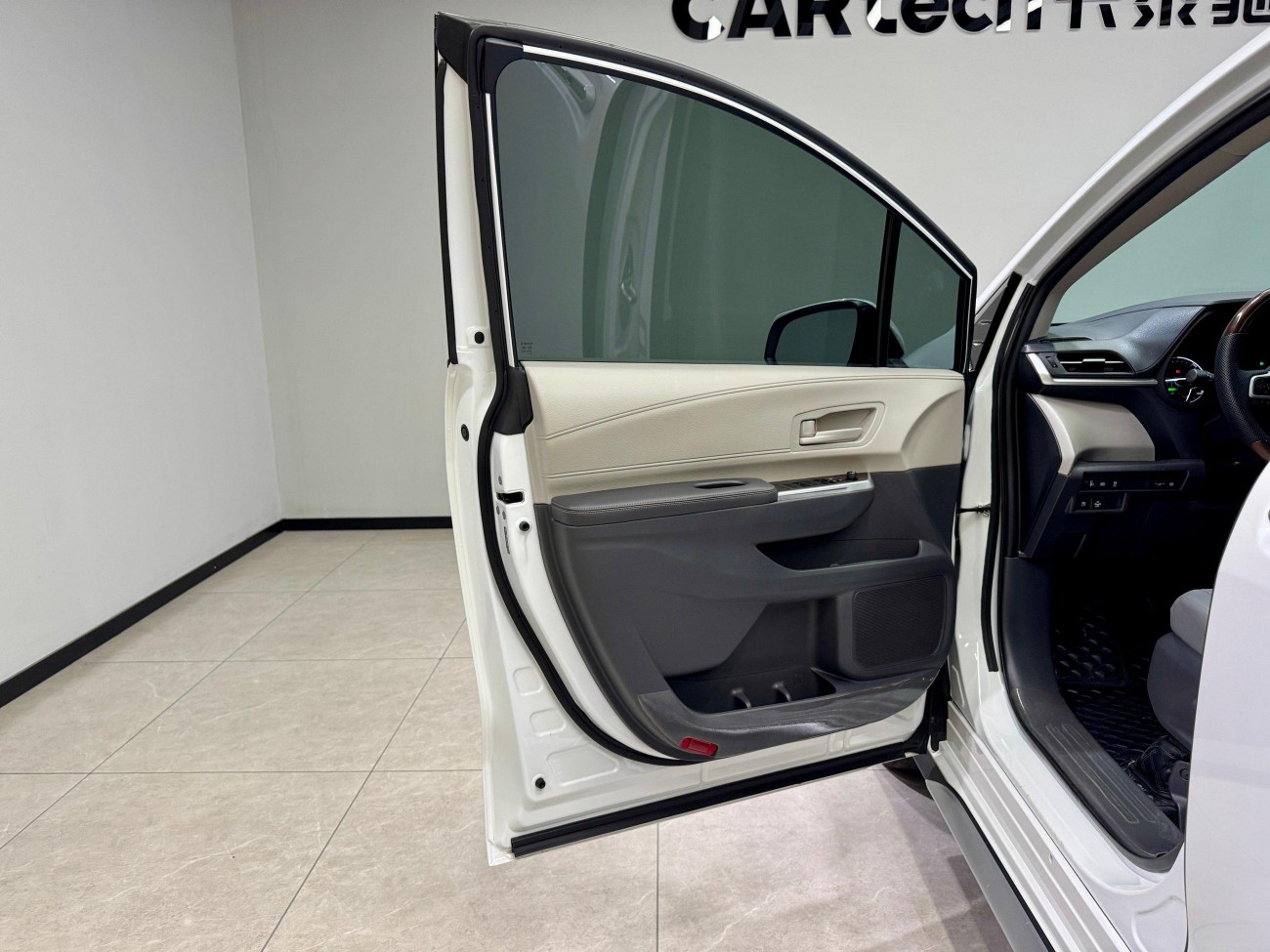 Toyota Granvia 2024