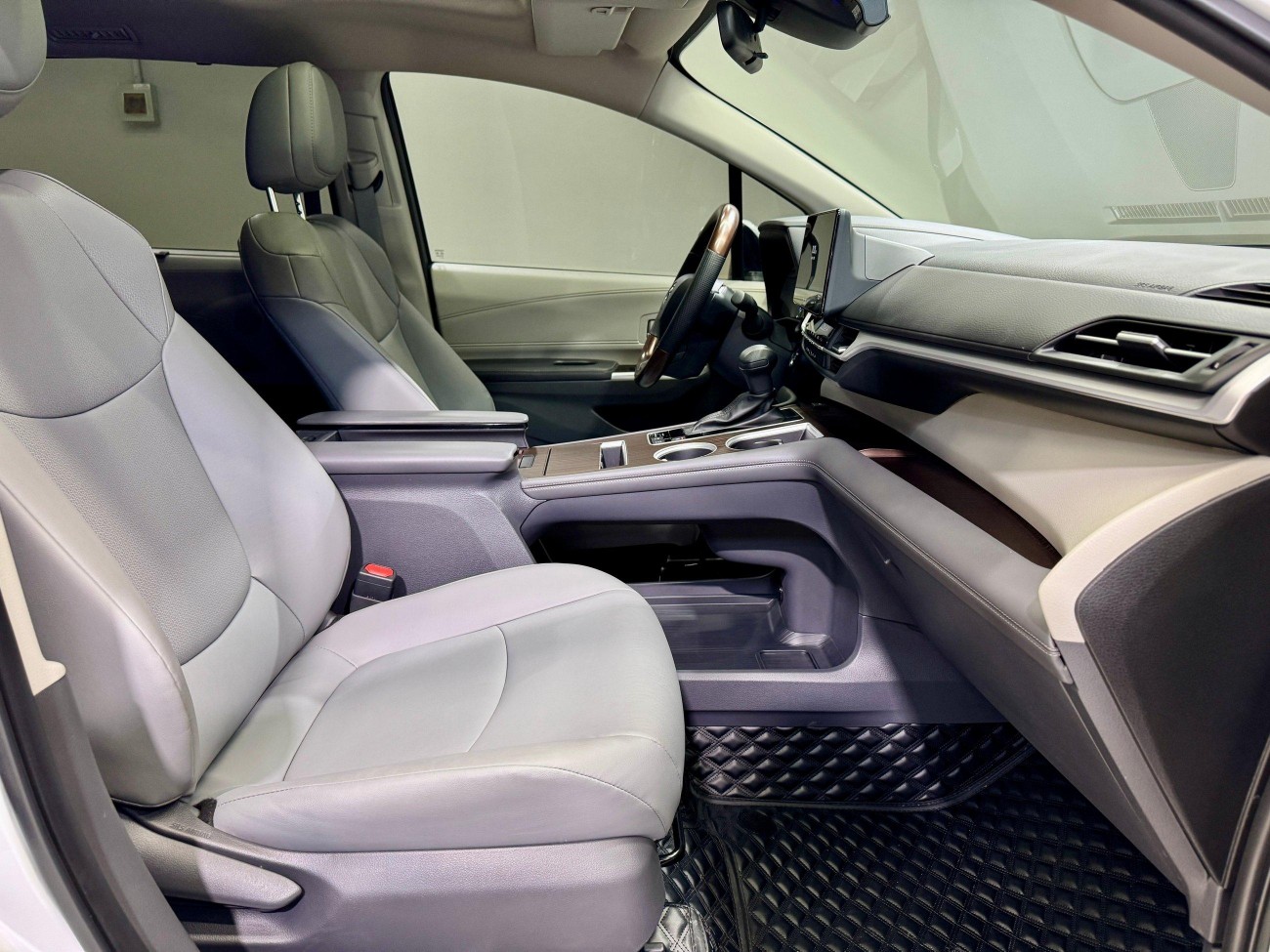 Toyota Granvia 2024