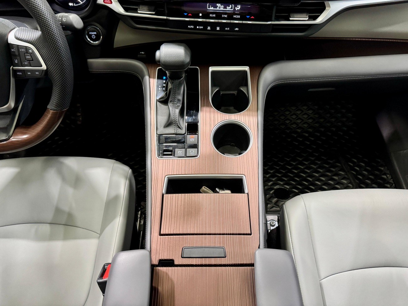 Toyota Granvia 2024