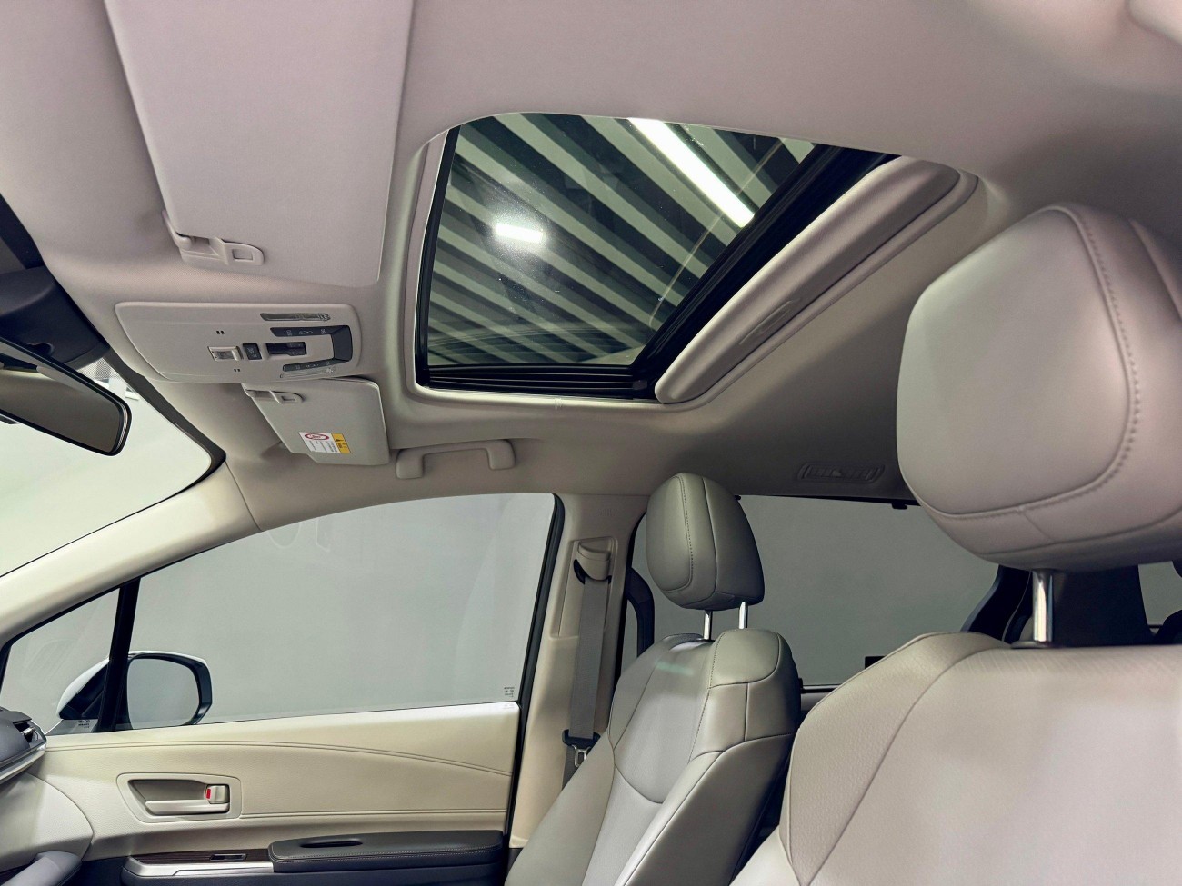 Toyota Granvia 2024