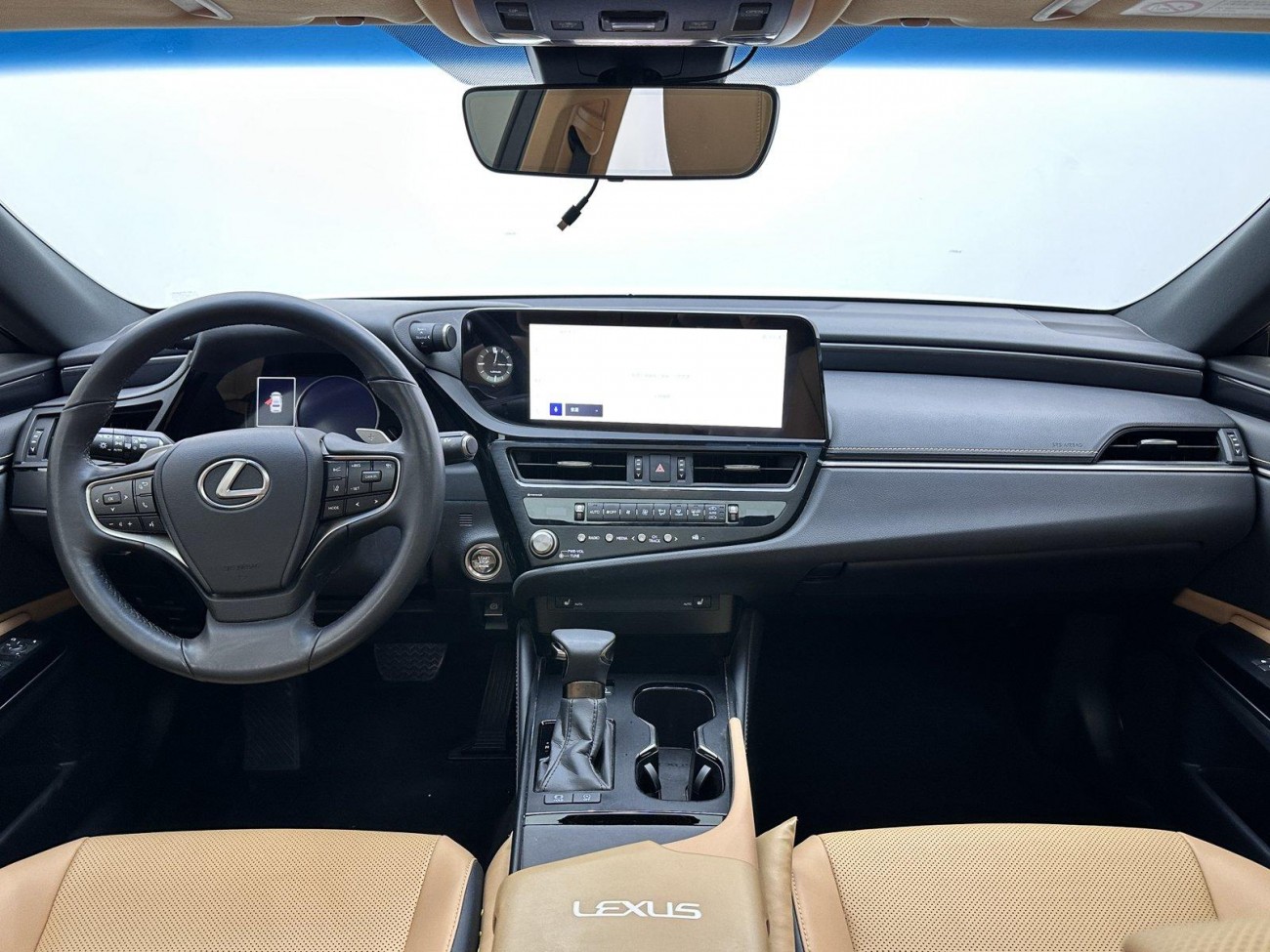 Lexus ES 200 2023