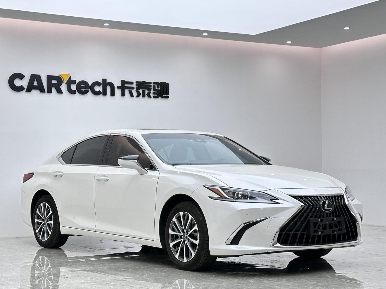Lexus ES 200 2023