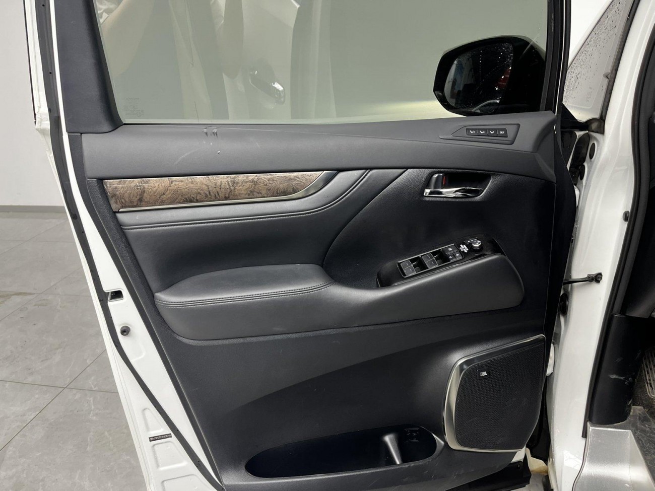 Toyota Alphard 2023