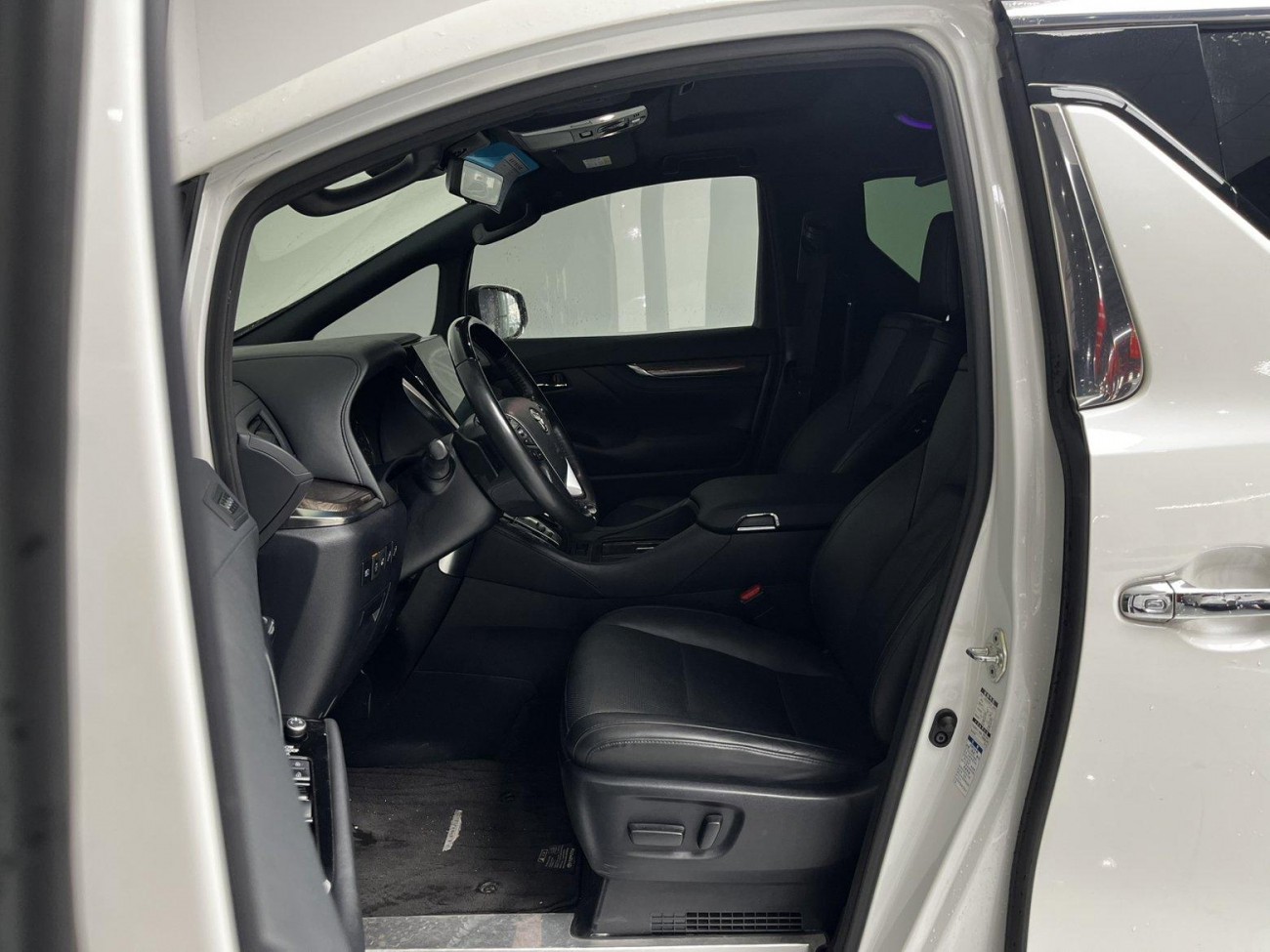Toyota Alphard 2023