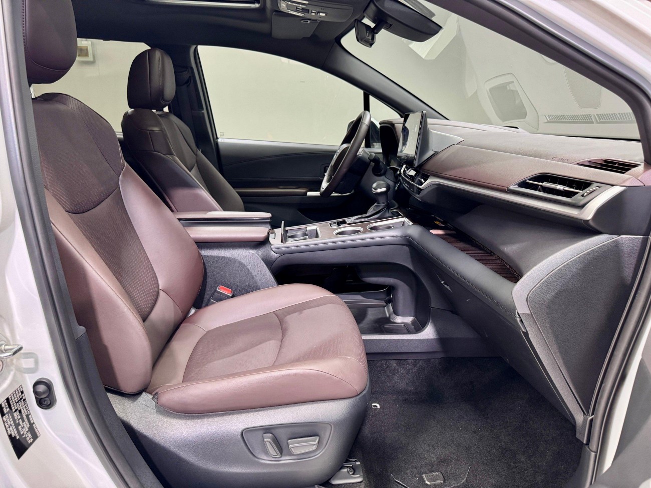 Toyota Granvia 2025