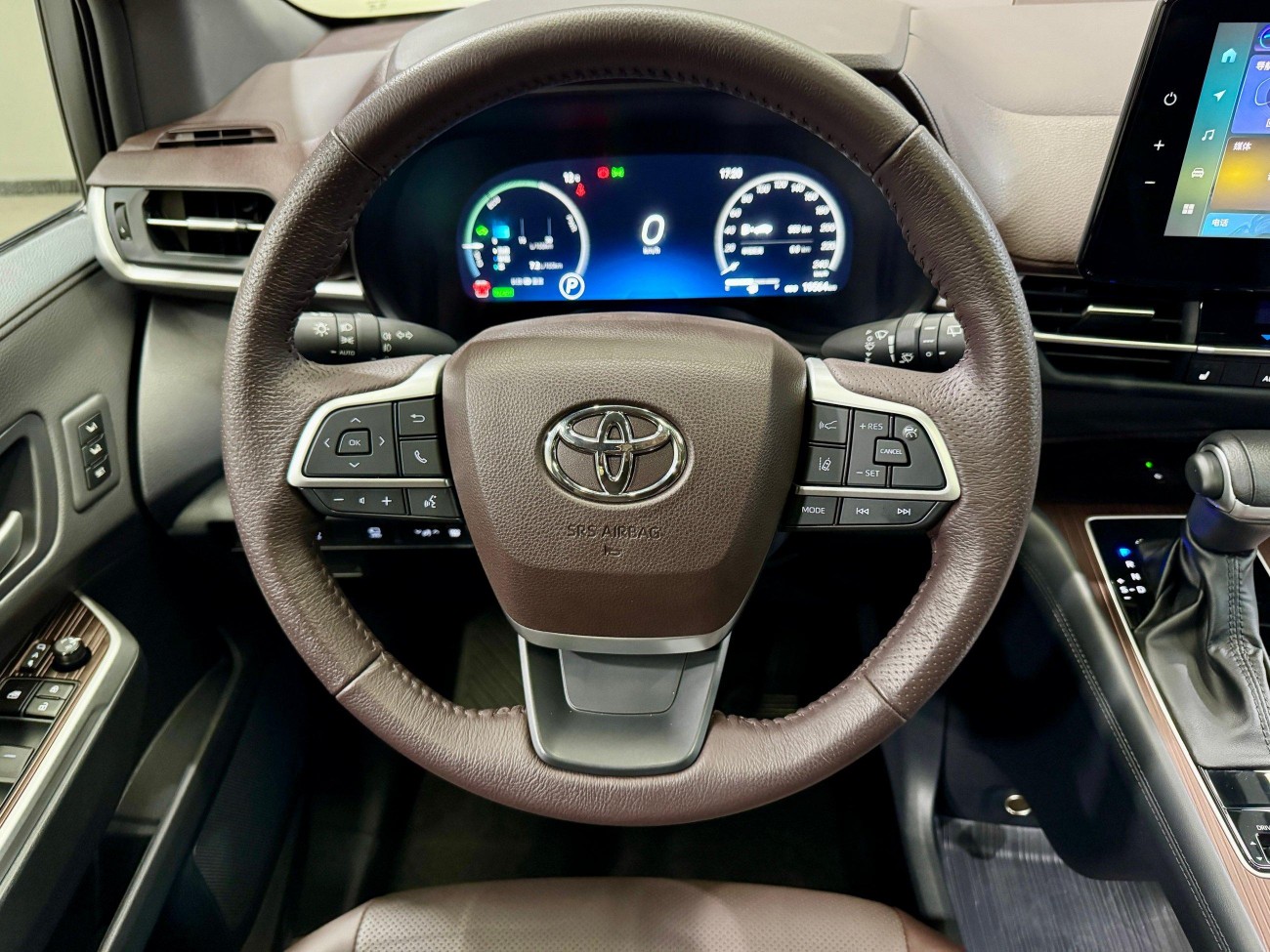 Toyota Granvia 2025
