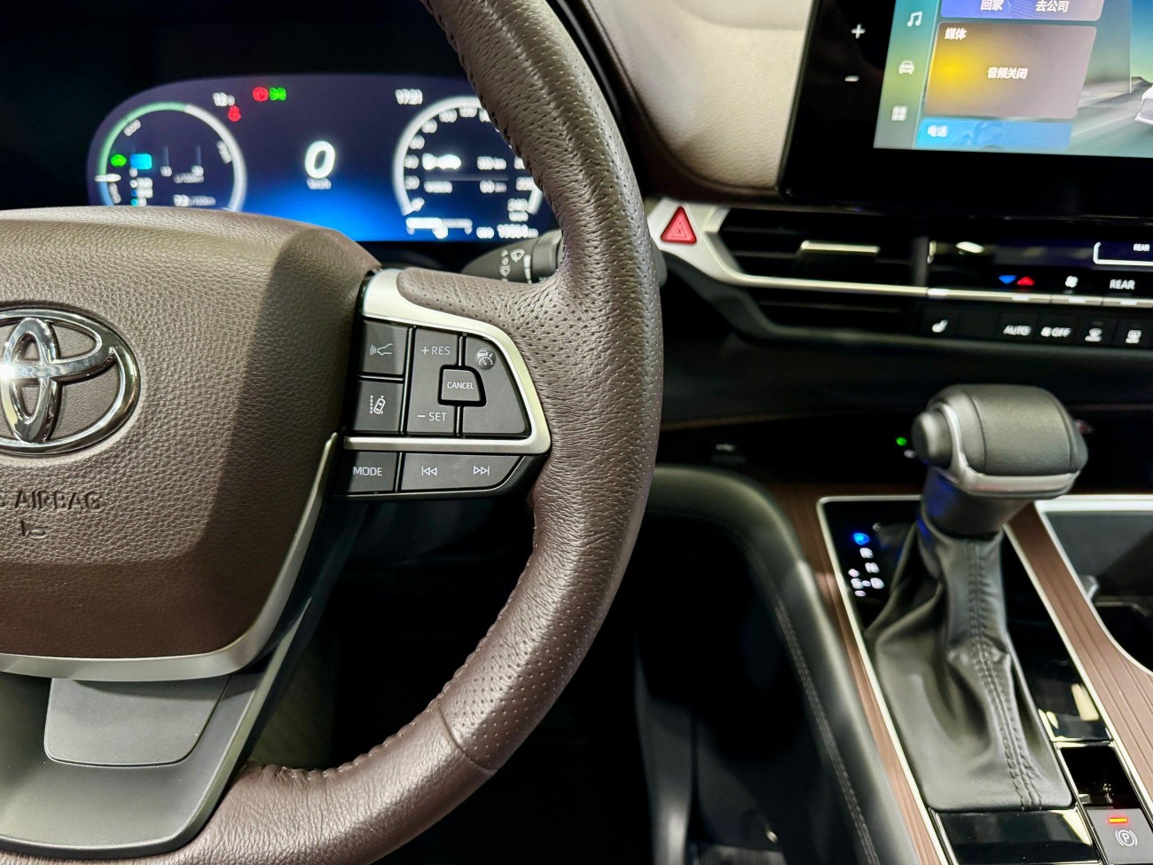 Toyota Granvia 2025