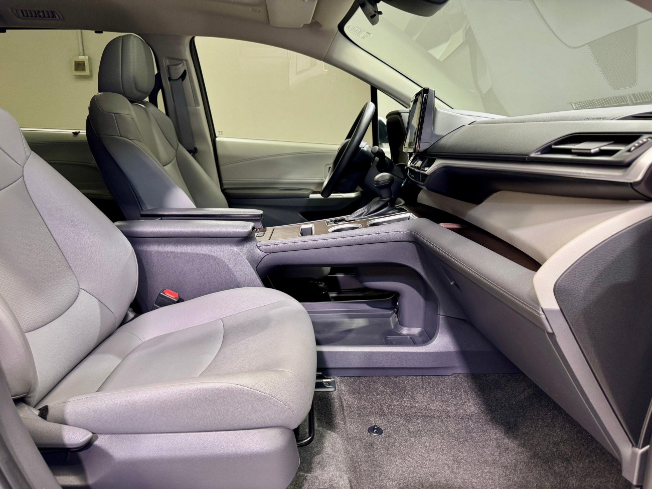 Toyota Granvia 2024
