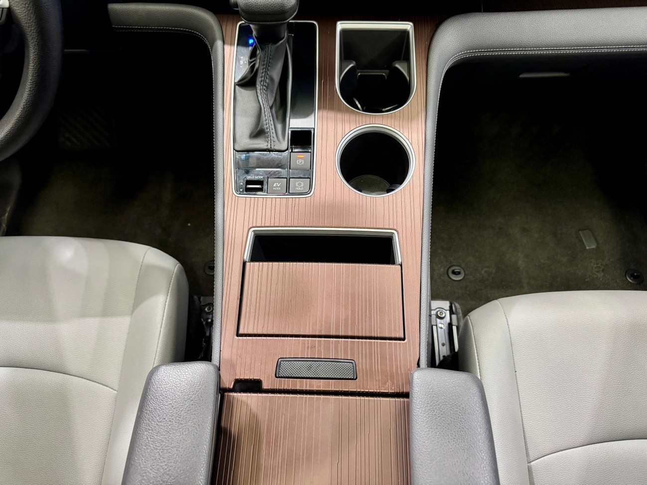 Toyota Granvia 2024