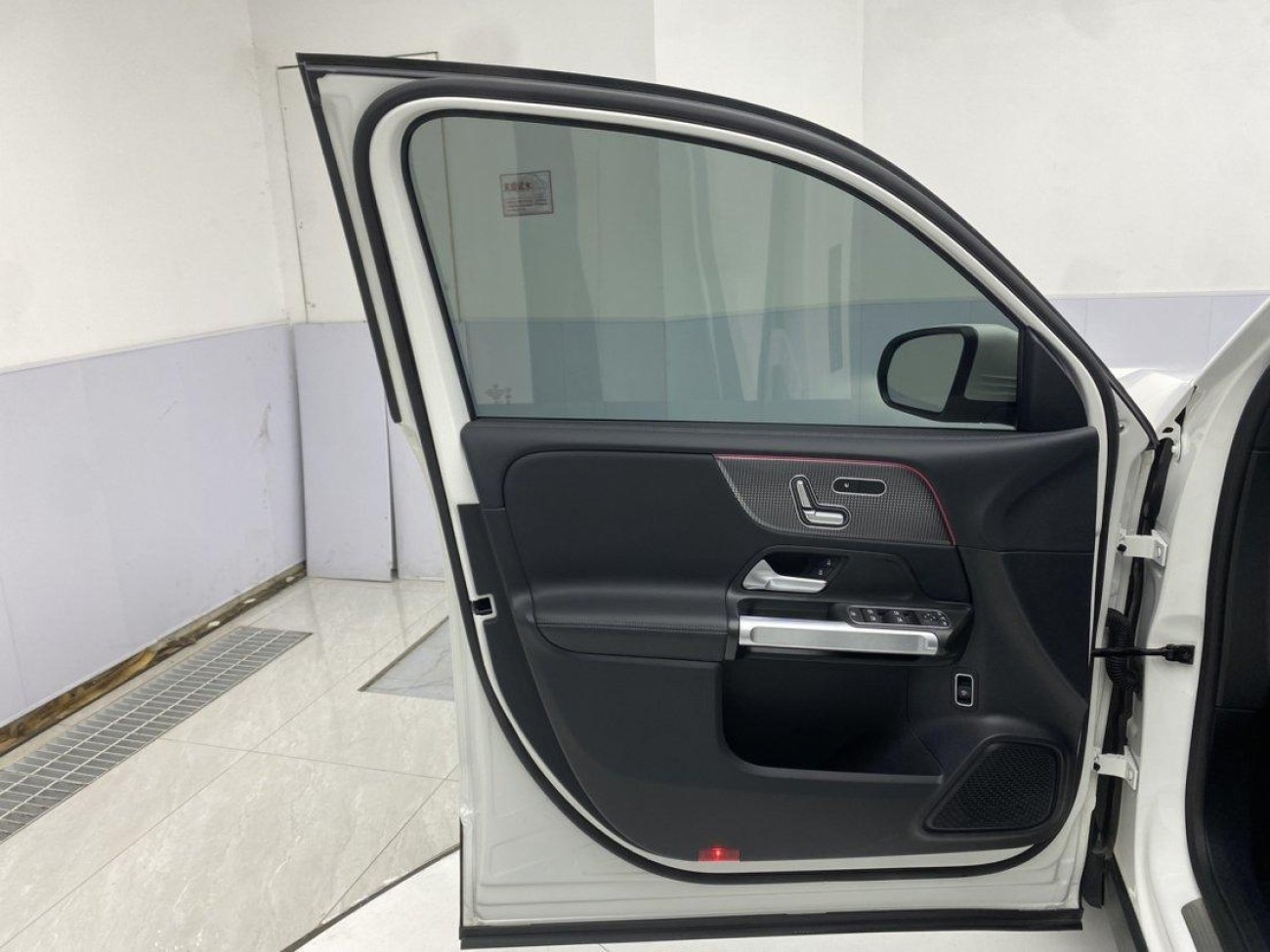 Mercedes-Benz GLB 2023