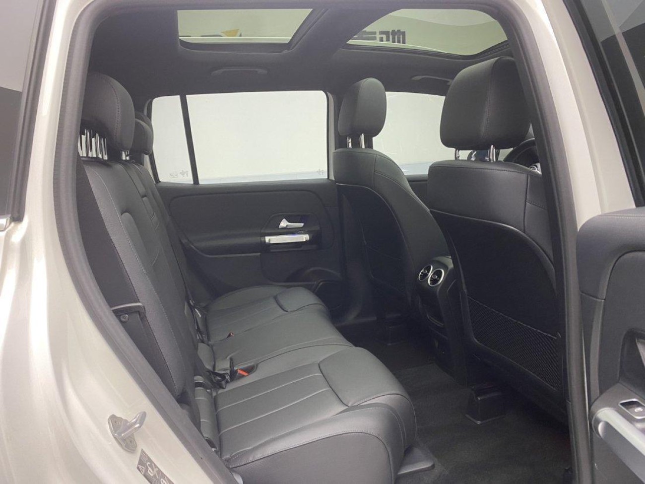 Mercedes-Benz GLB 2023