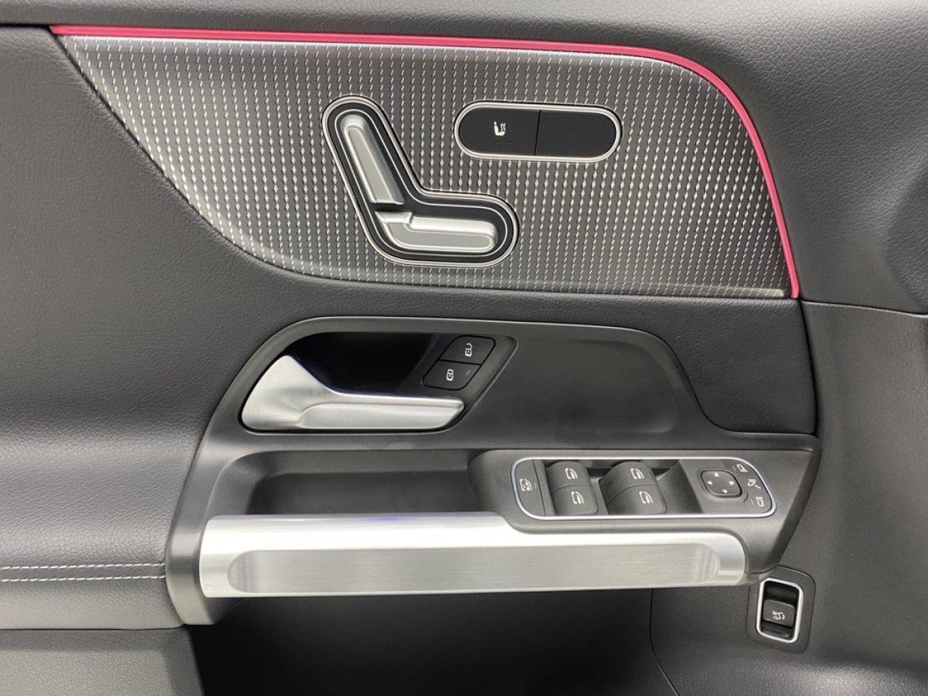 Mercedes-Benz GLB 2023