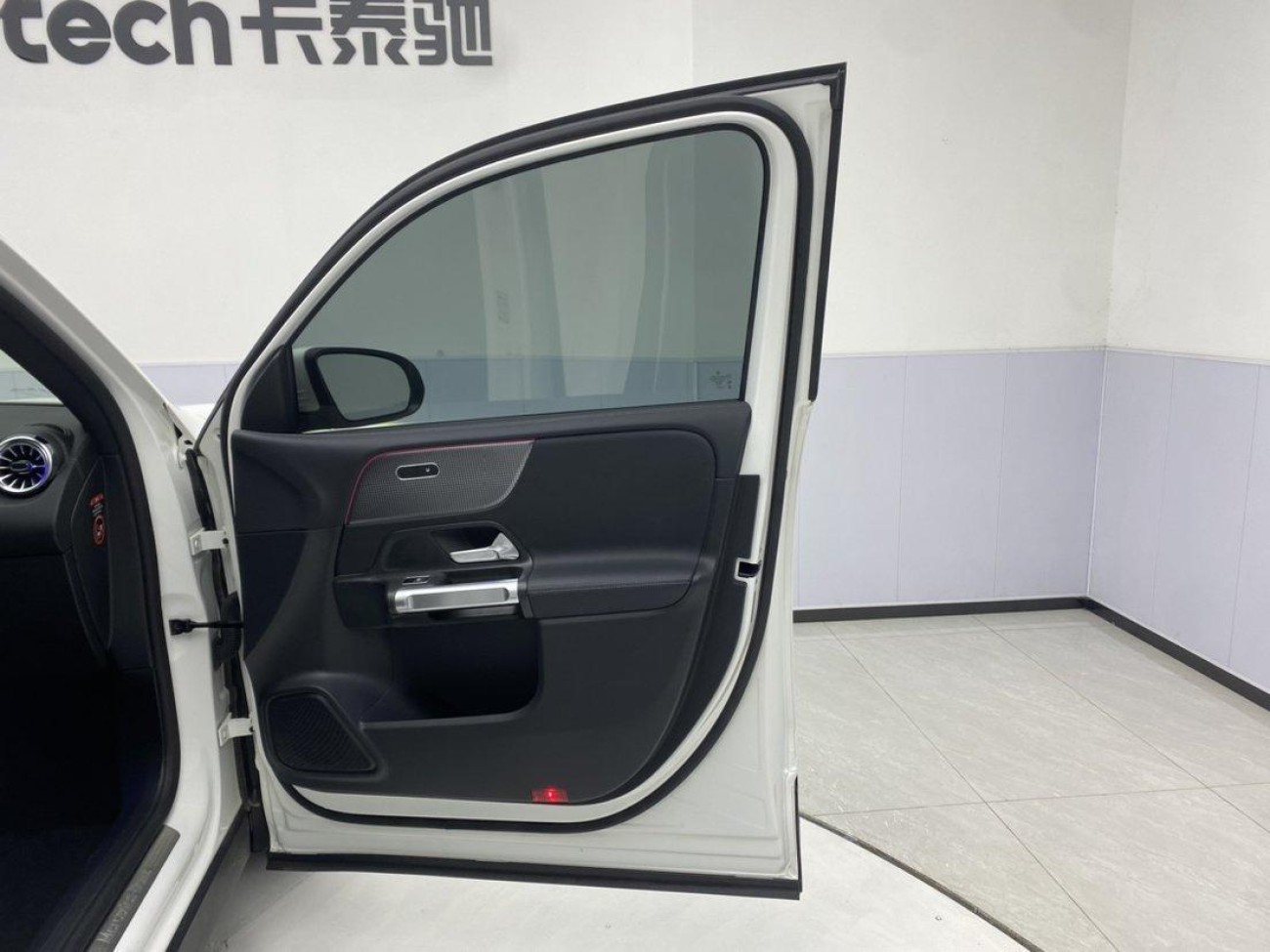 Mercedes-Benz GLB 2023