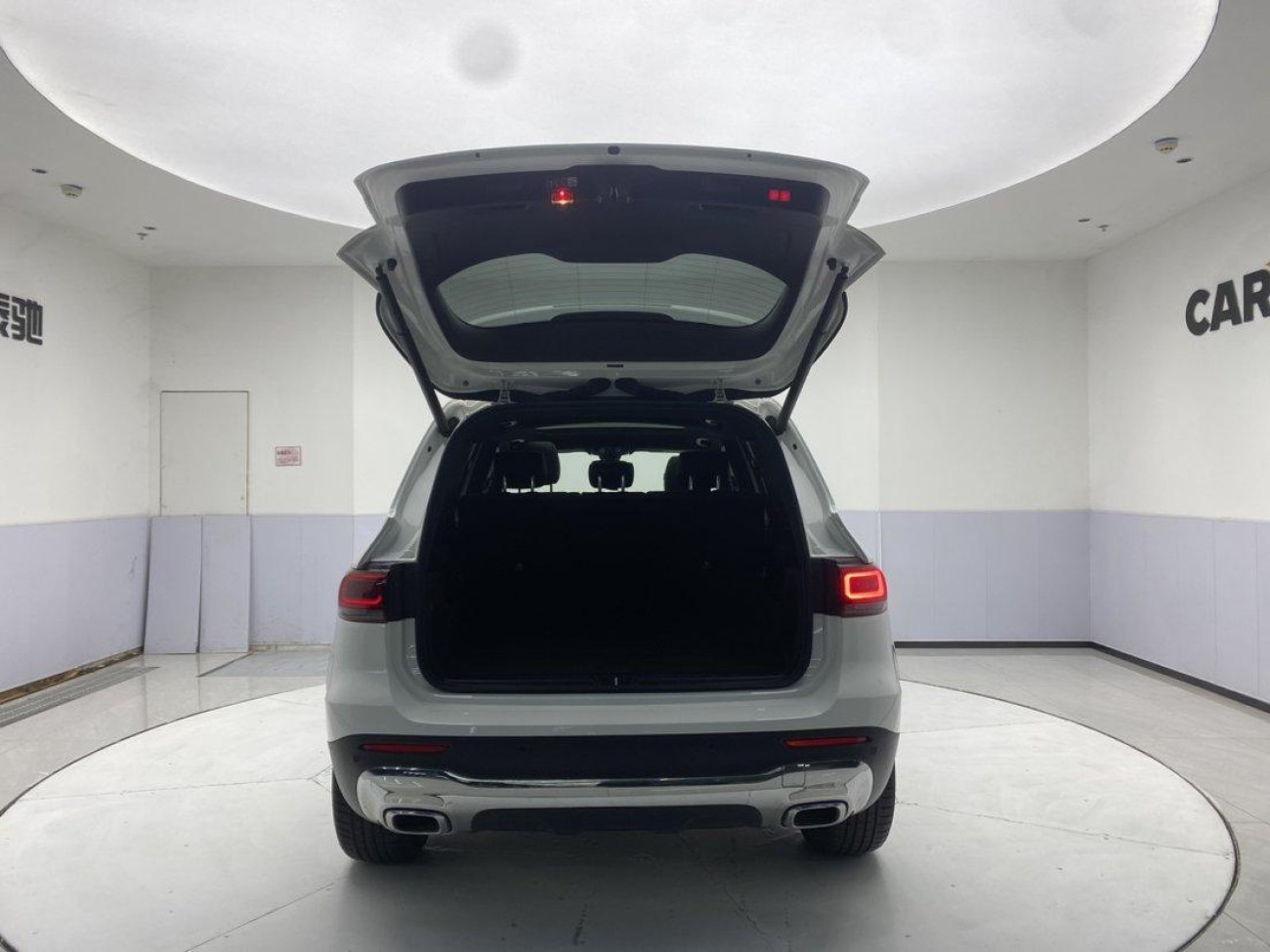 Mercedes-Benz GLB 2023