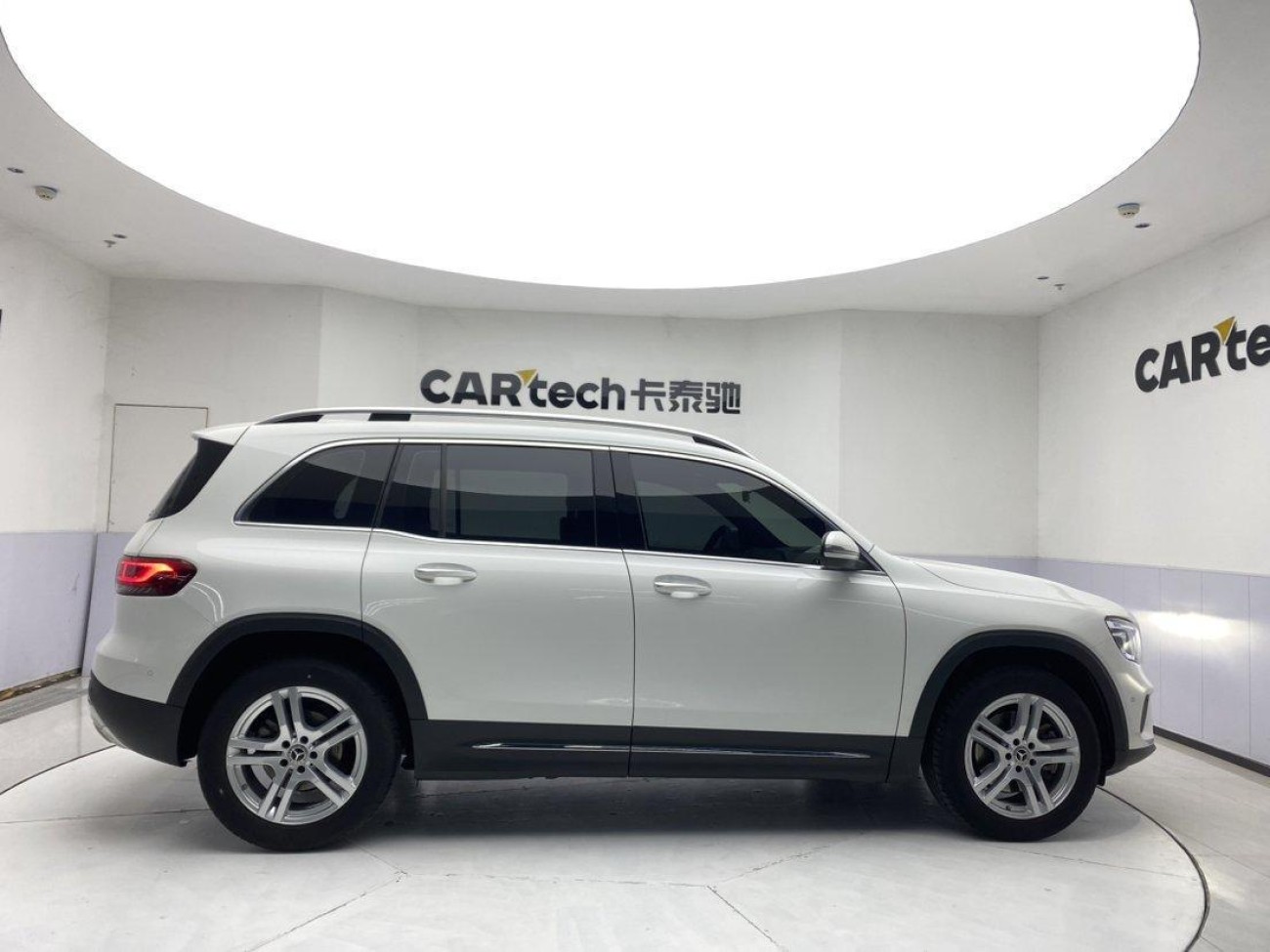 Mercedes-Benz GLB 2023