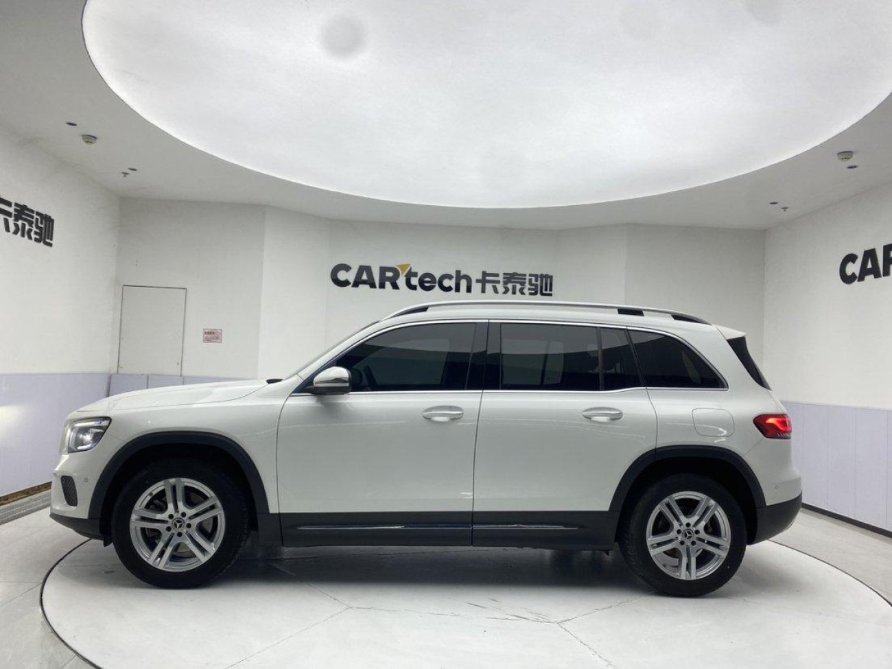 Mercedes-Benz GLB 2023