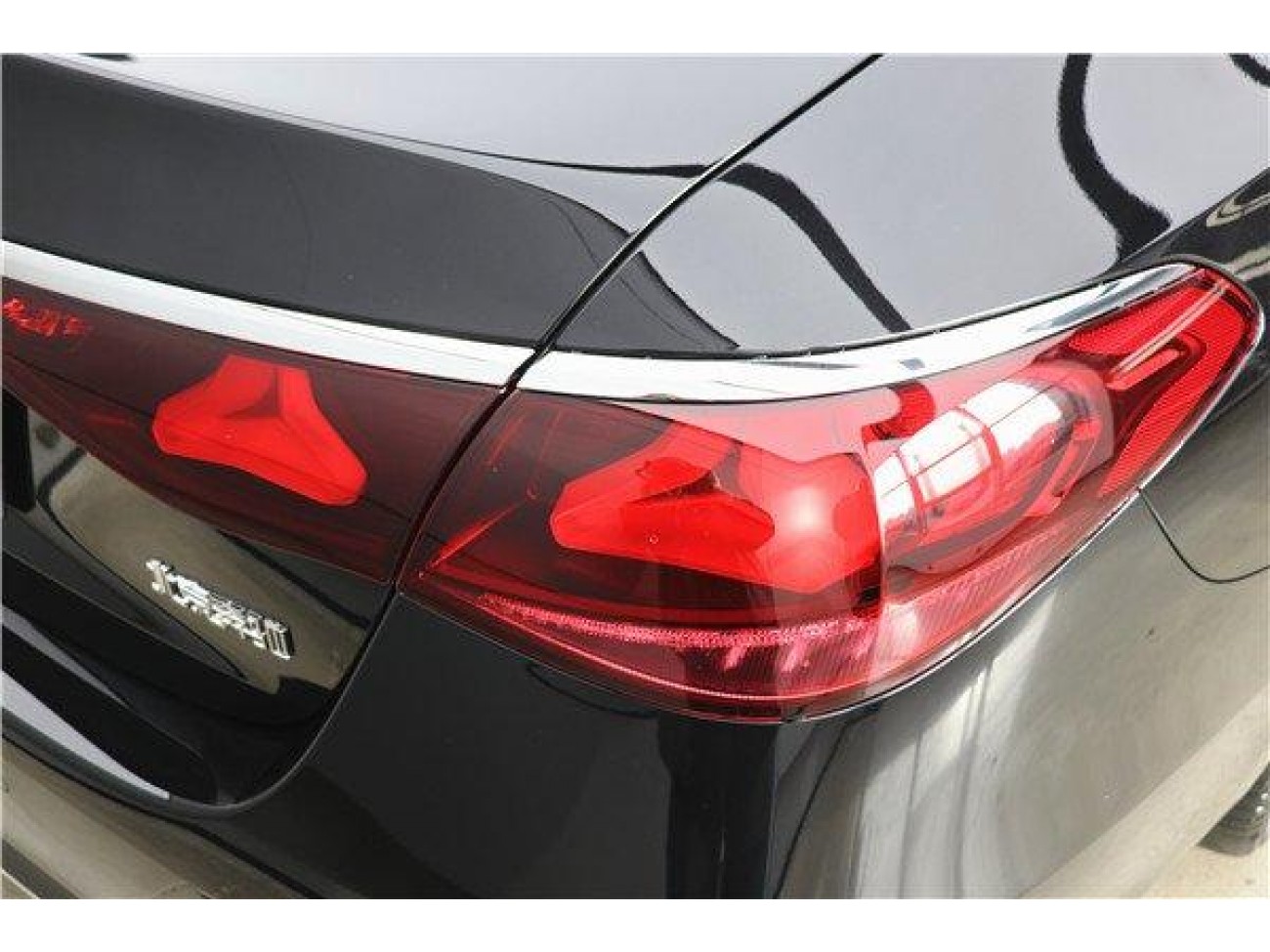 Mercedes-Benz E 300 L 2026