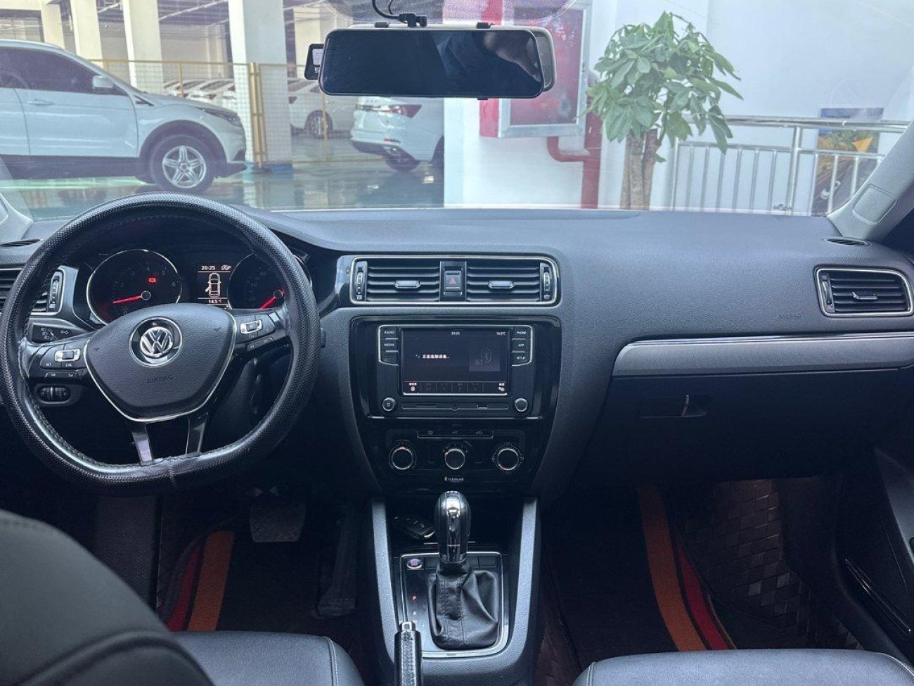 Volkswagen Sagitar 2019