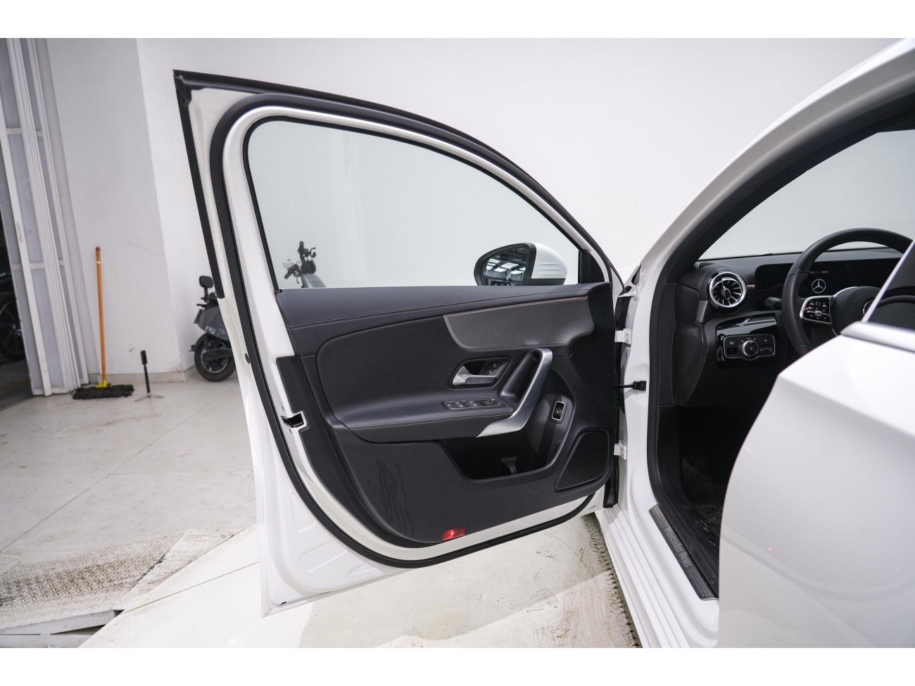 Mercedes-Benz A 180 L 2021