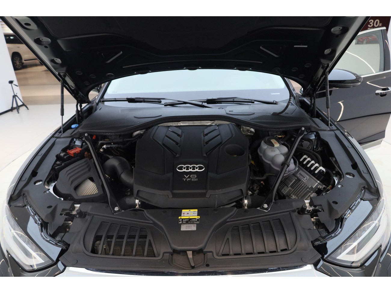 Audi A8L 50 TFSI 2023