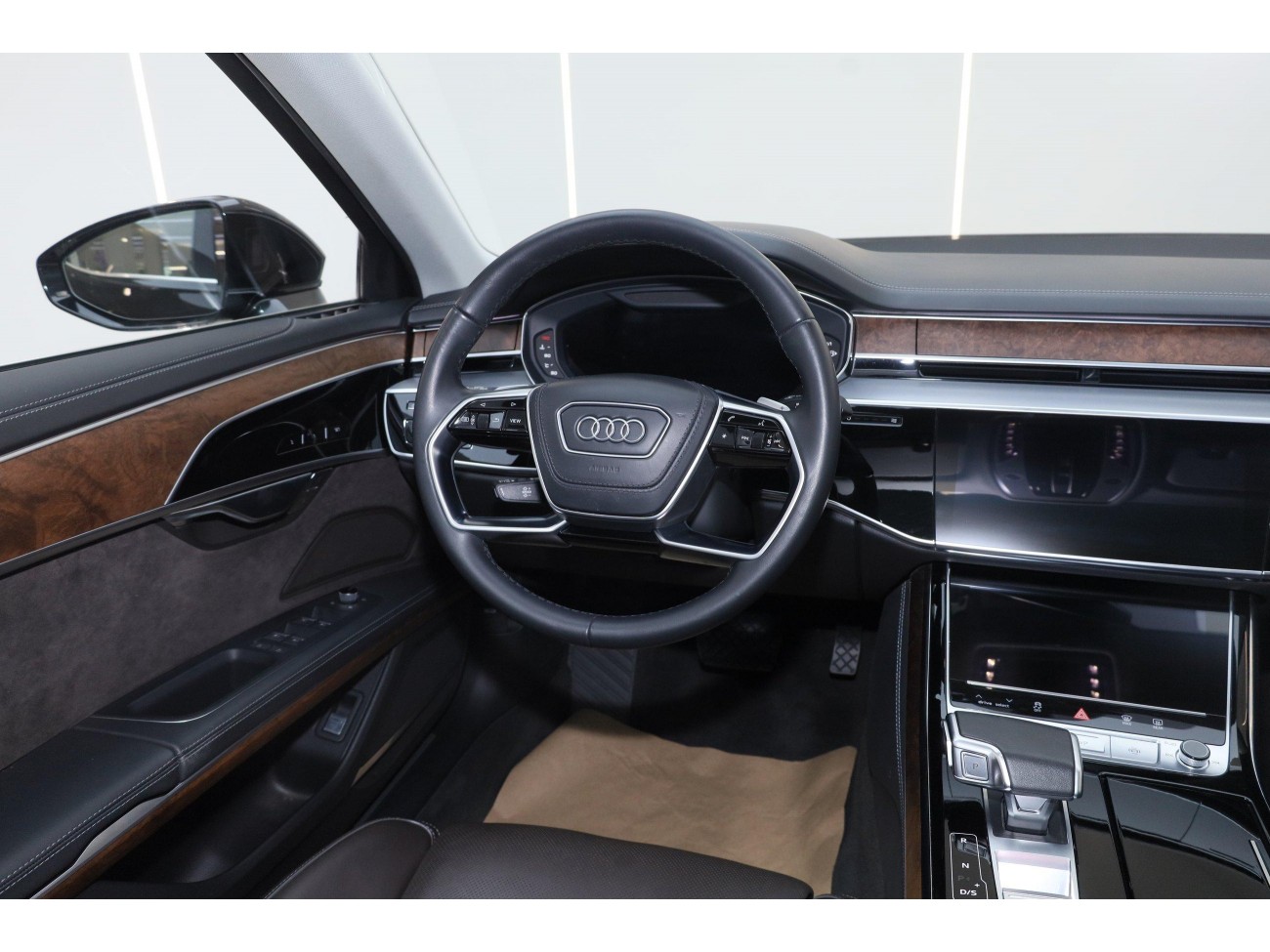 Audi A8L 50 TFSI 2023