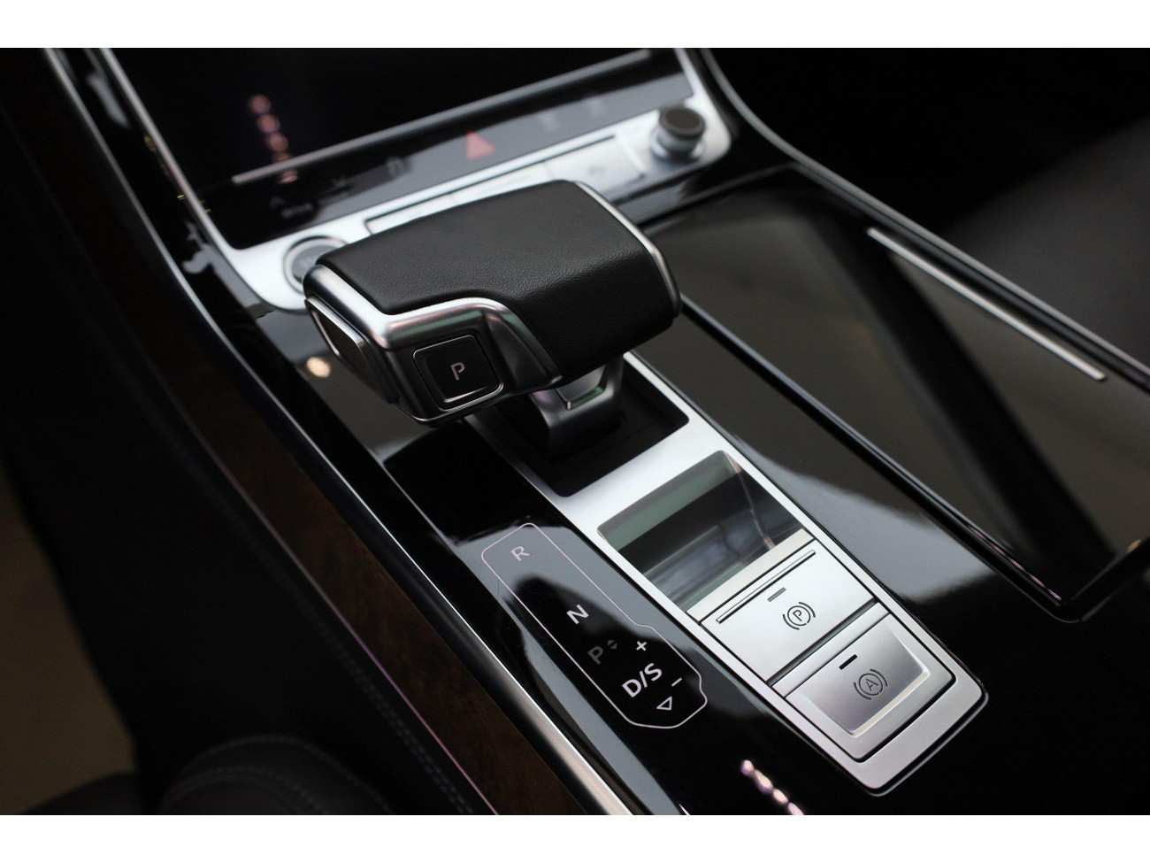Audi A8L 50 TFSI 2023