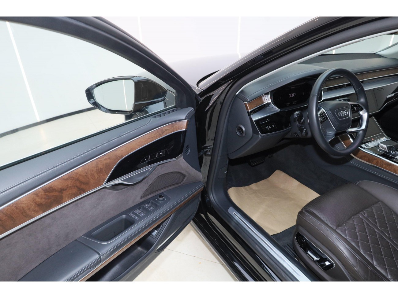 Audi A8L 50 TFSI 2023